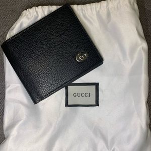 Gucci men’s wallet in black